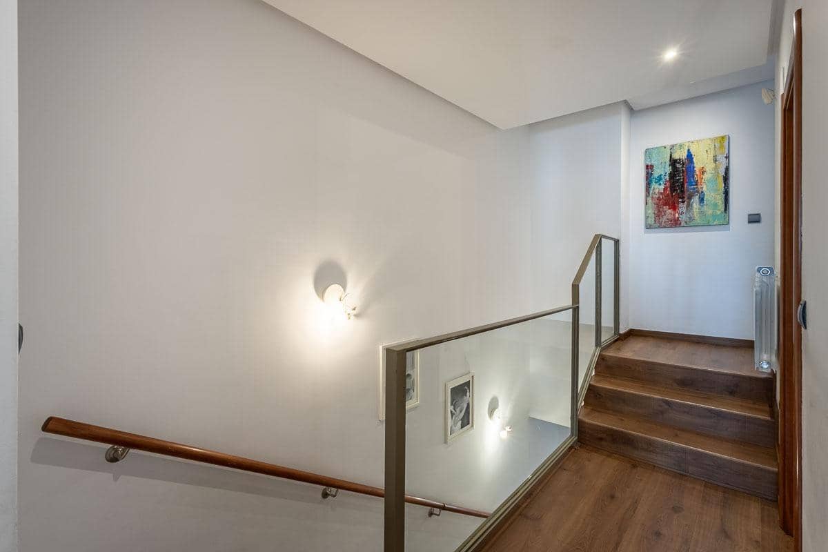 4 soverom Kjedet enebolig til salgs i Granada by med garasje - € 695 000 (Ref: 9876695)