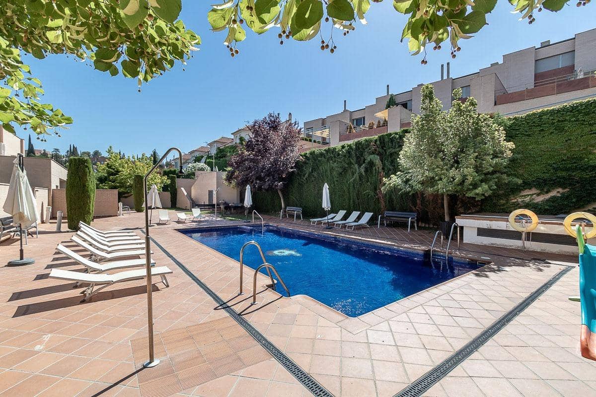 4 soverom Kjedet enebolig til salgs i Granada by med garasje - € 695 000 (Ref: 9876695)