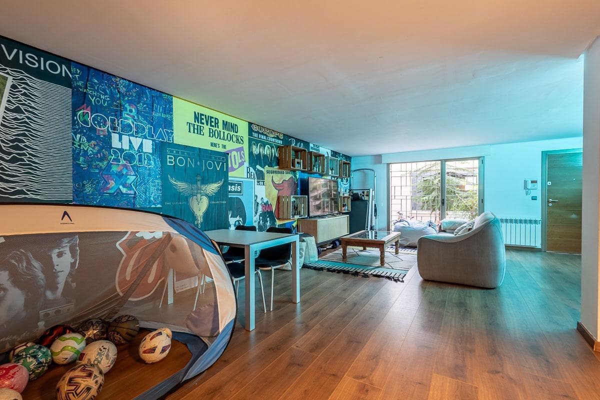 4 soverom Kjedet enebolig til salgs i Granada by med garasje - € 695 000 (Ref: 9876695)