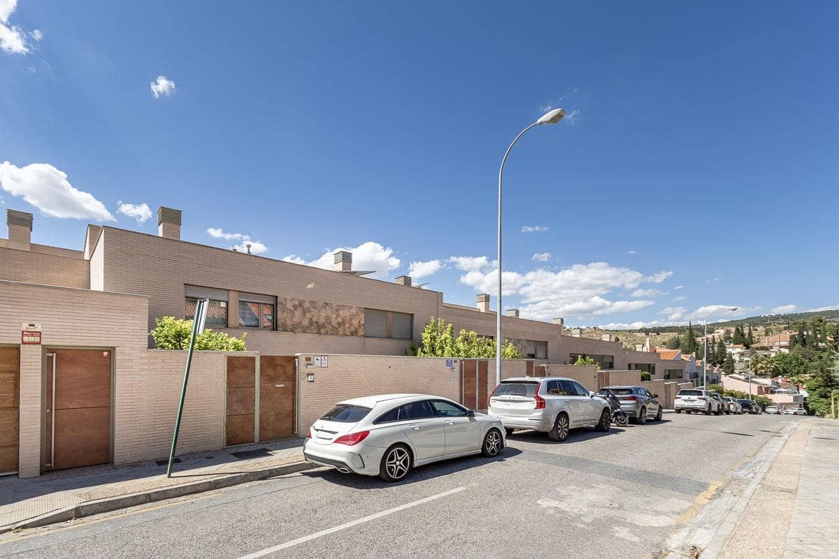4 soverom Kjedet enebolig til salgs i Granada by med garasje - € 695 000 (Ref: 9876695)