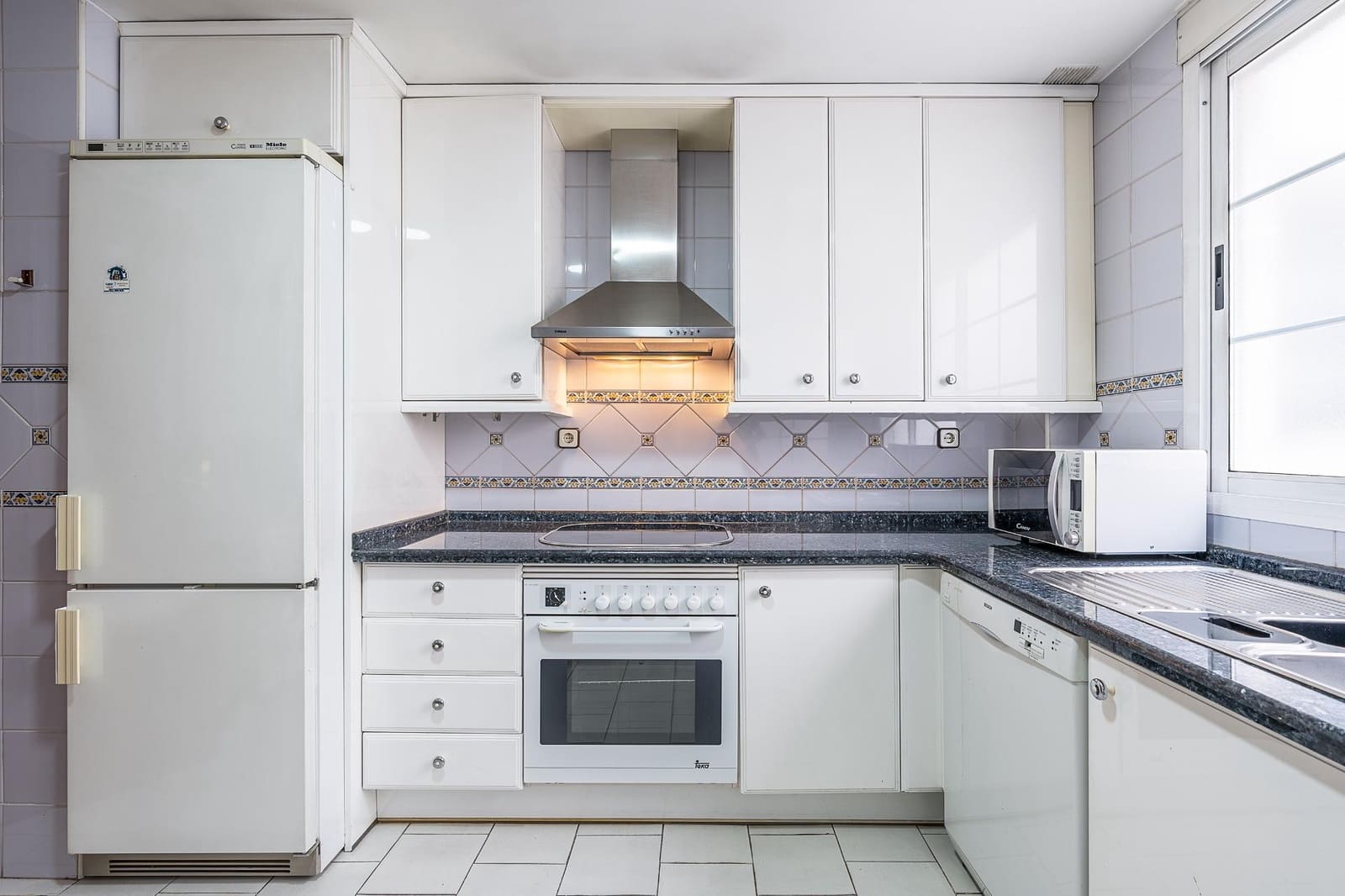 4 sovrum Lägenhet till salu i Granada stad med garage - 550 000 € (Ref: 9885062)