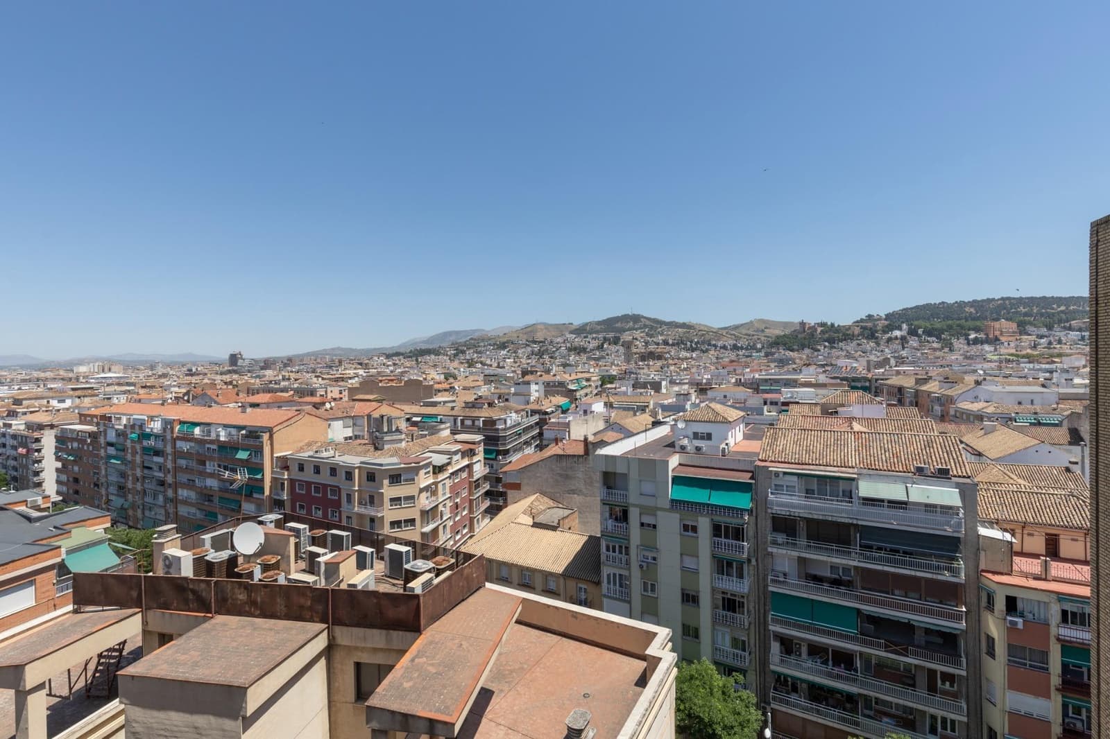 4 Zimmer Wohnung zu verkaufen in Granada Stadt - 390.000 € (Ref: 9890605)