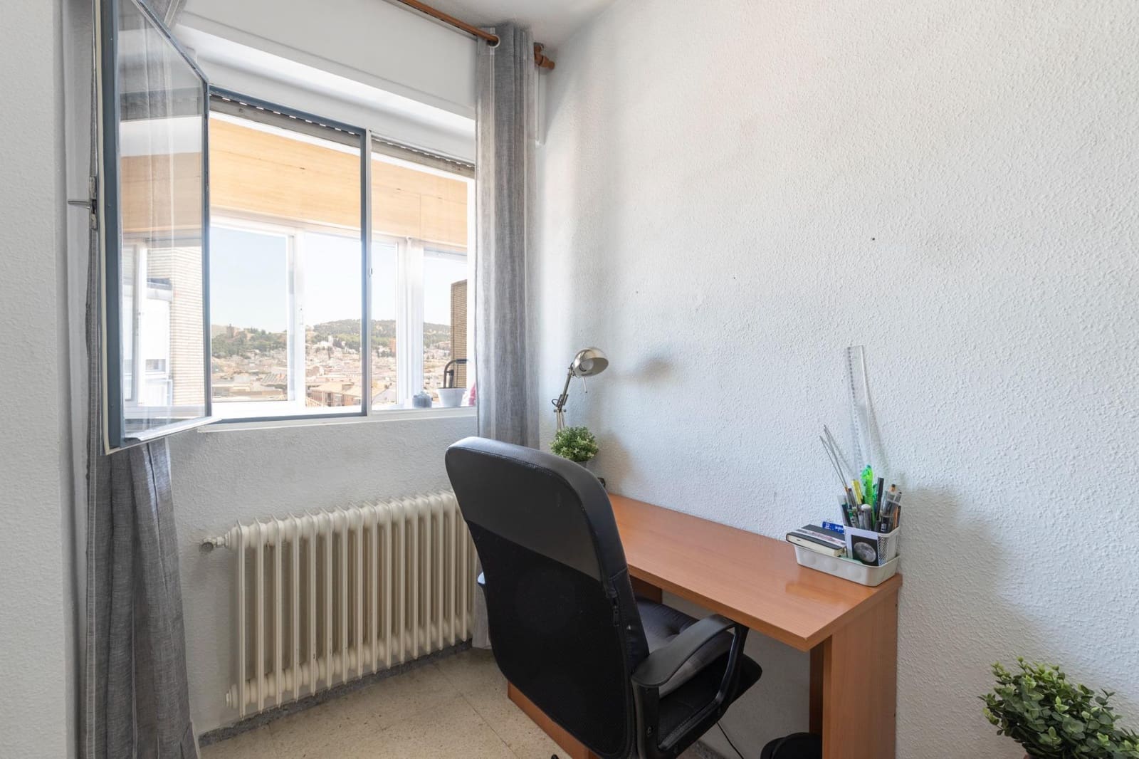 4 Zimmer Wohnung zu verkaufen in Granada Stadt - 390.000 € (Ref: 9890605)