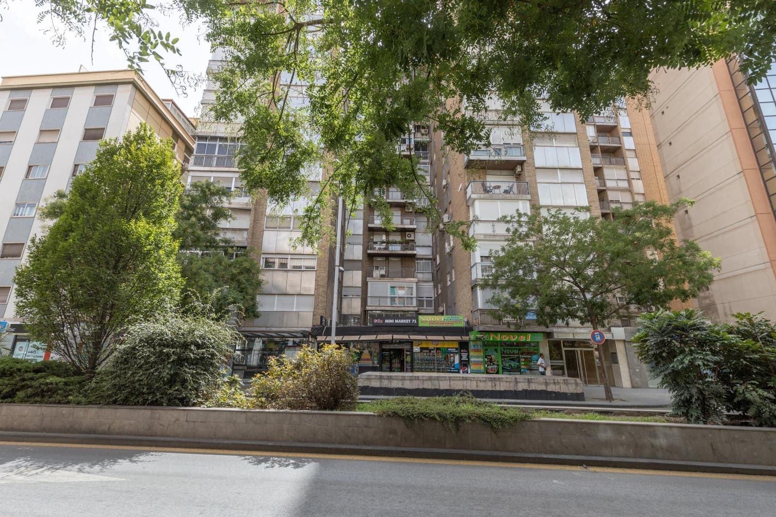 4 Zimmer Wohnung zu verkaufen in Granada Stadt - 390.000 € (Ref: 9890605)