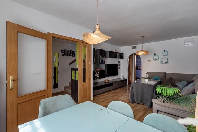 4 slaapkamer Rijtjeshuis te koop in Cájar met garage - € 248.000 (Ref: 9890606)