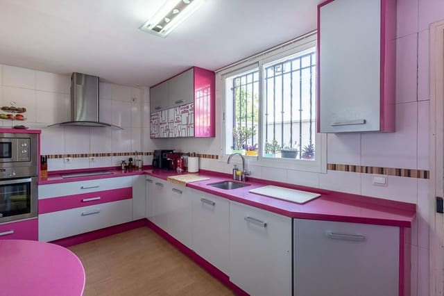 4 slaapkamer Rijtjeshuis te koop in Cájar met garage - € 248.000 (Ref: 9890606)