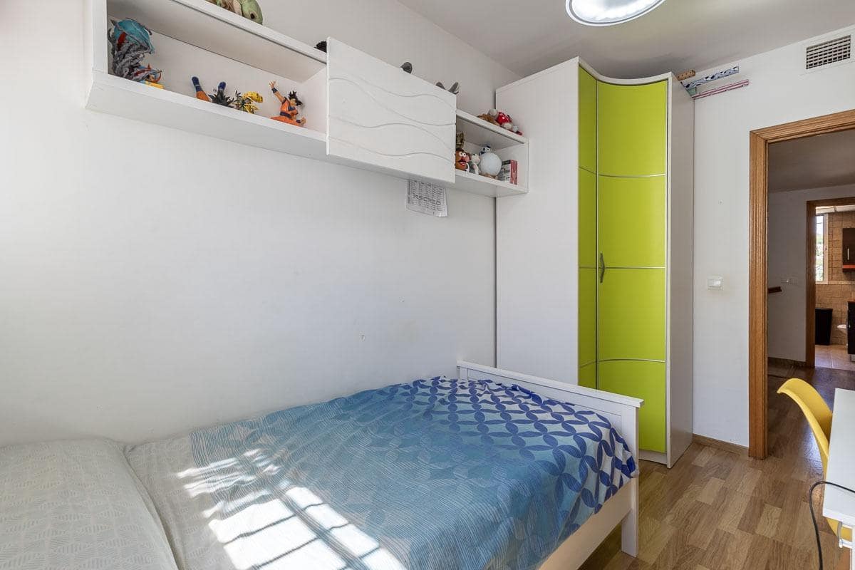 4 soverom Rekkehus til salgs i Cajar med garasje - € 248 000 (Ref: 9890606)