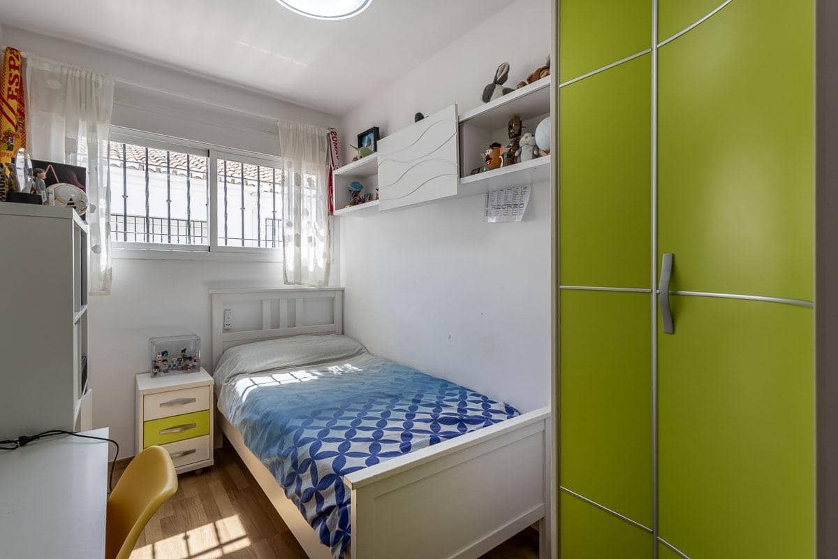 4 soverom Rekkehus til salgs i Cajar med garasje - € 248 000 (Ref: 9890606)