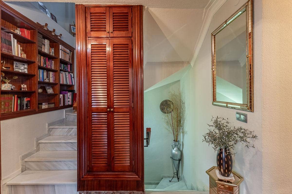 Casa de 4 habitaciones en Granada ciudad en venta con garaje - 580.000 € (Ref: 9890607)
