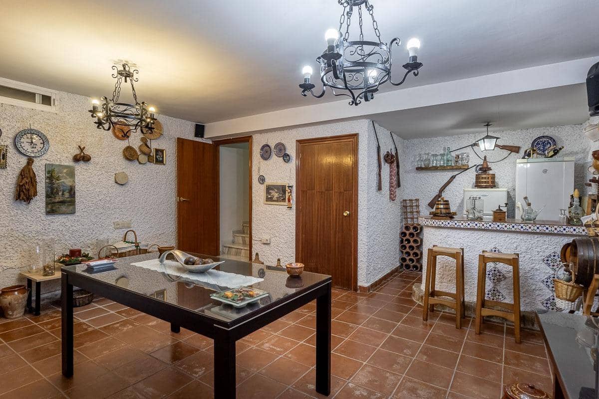 Casa de 4 habitaciones en Granada ciudad en venta con garaje - 580.000 € (Ref: 9890607)