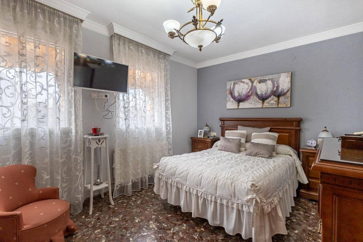 Casa de 4 habitaciones en Granada ciudad en venta con garaje - 580.000 € (Ref: 9890607)