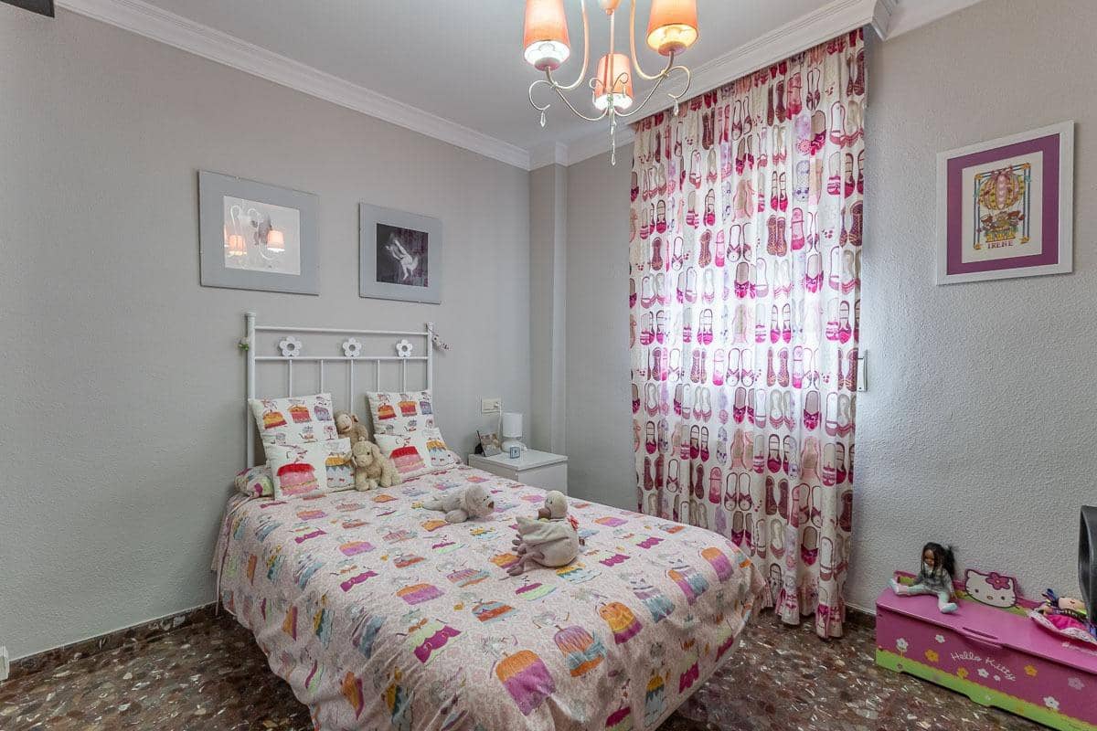 Casa de 4 habitaciones en Granada ciudad en venta con garaje - 580.000 € (Ref: 9890607)
