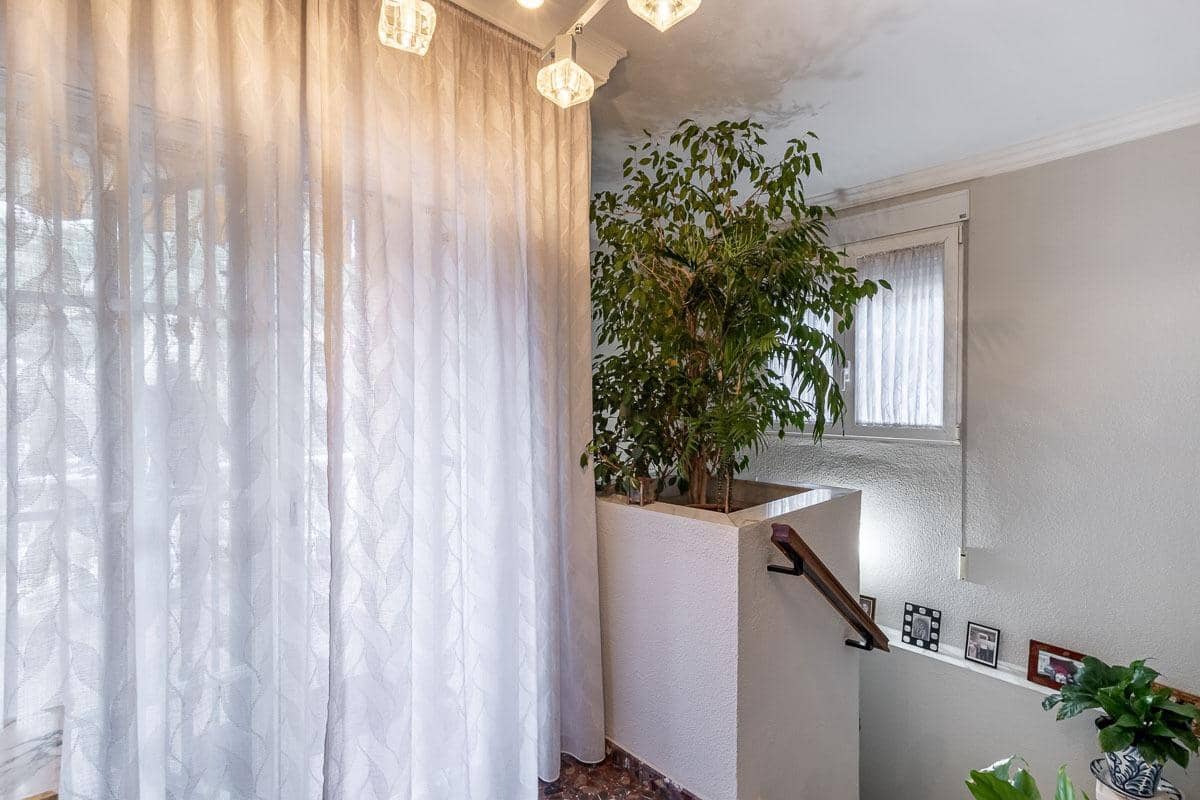 Casa de 4 habitaciones en Granada ciudad en venta con garaje - 580.000 € (Ref: 9890607)