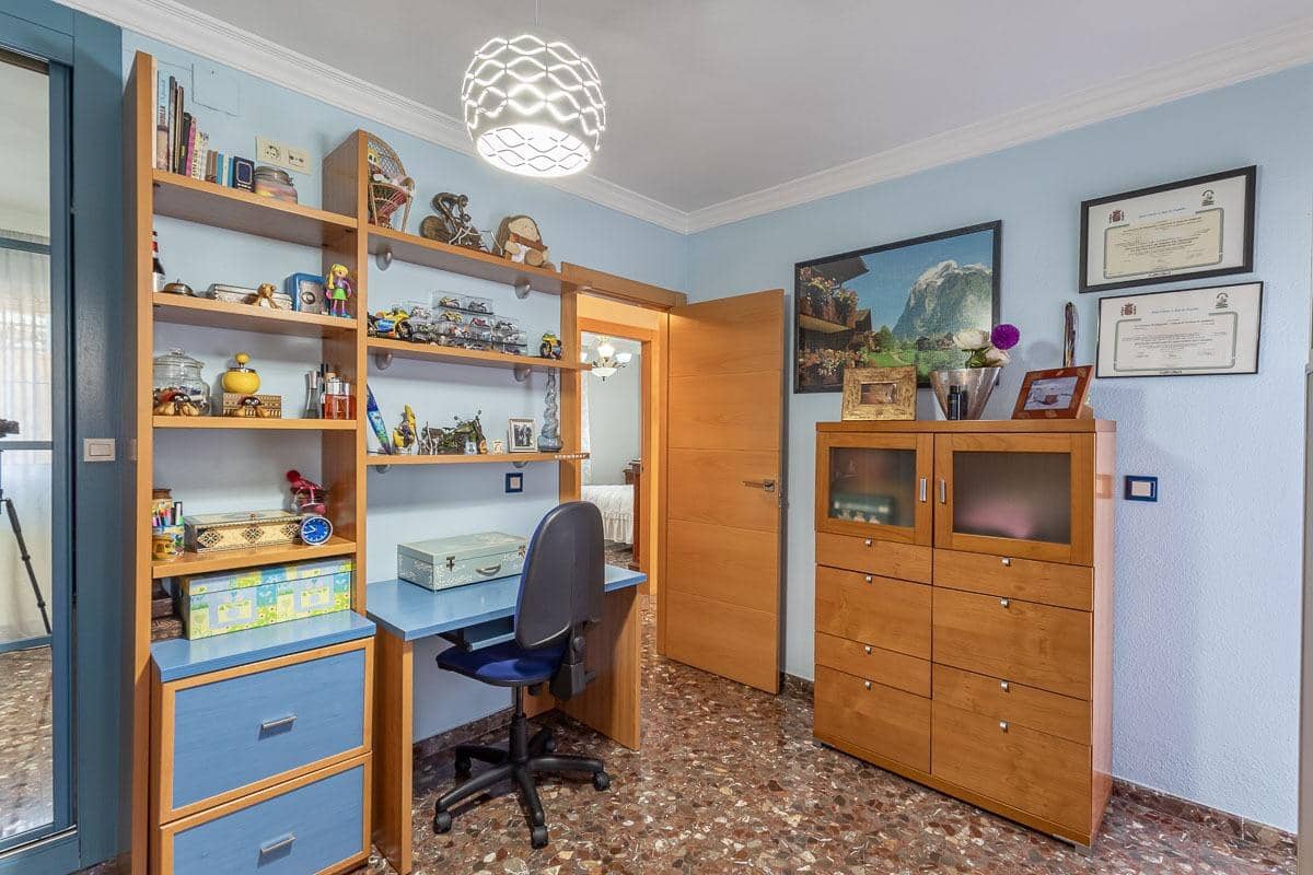 Casa de 4 habitaciones en Granada ciudad en venta con garaje - 580.000 € (Ref: 9890607)
