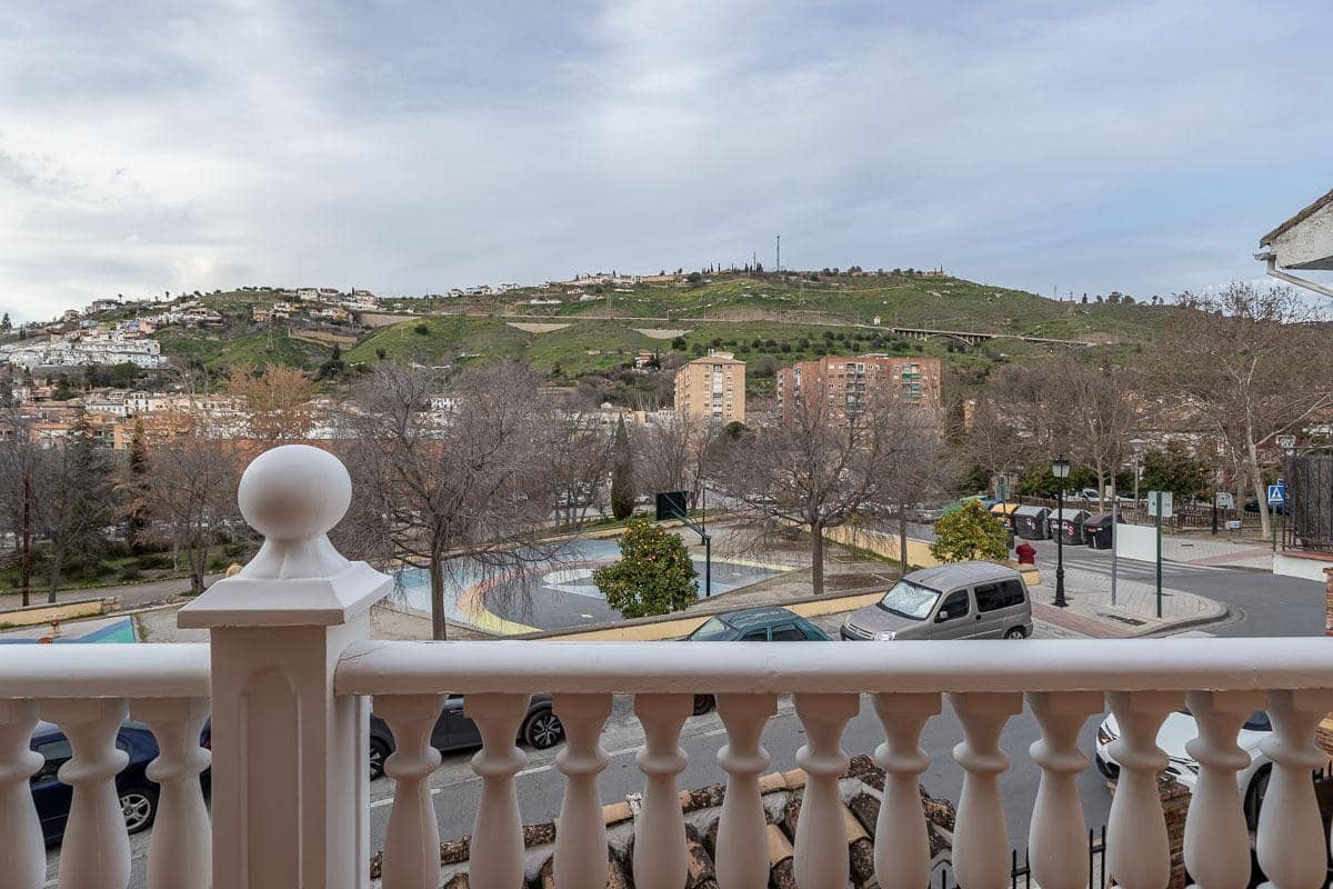 Casa de 4 habitaciones en Granada ciudad en venta con garaje - 580.000 € (Ref: 9890607)