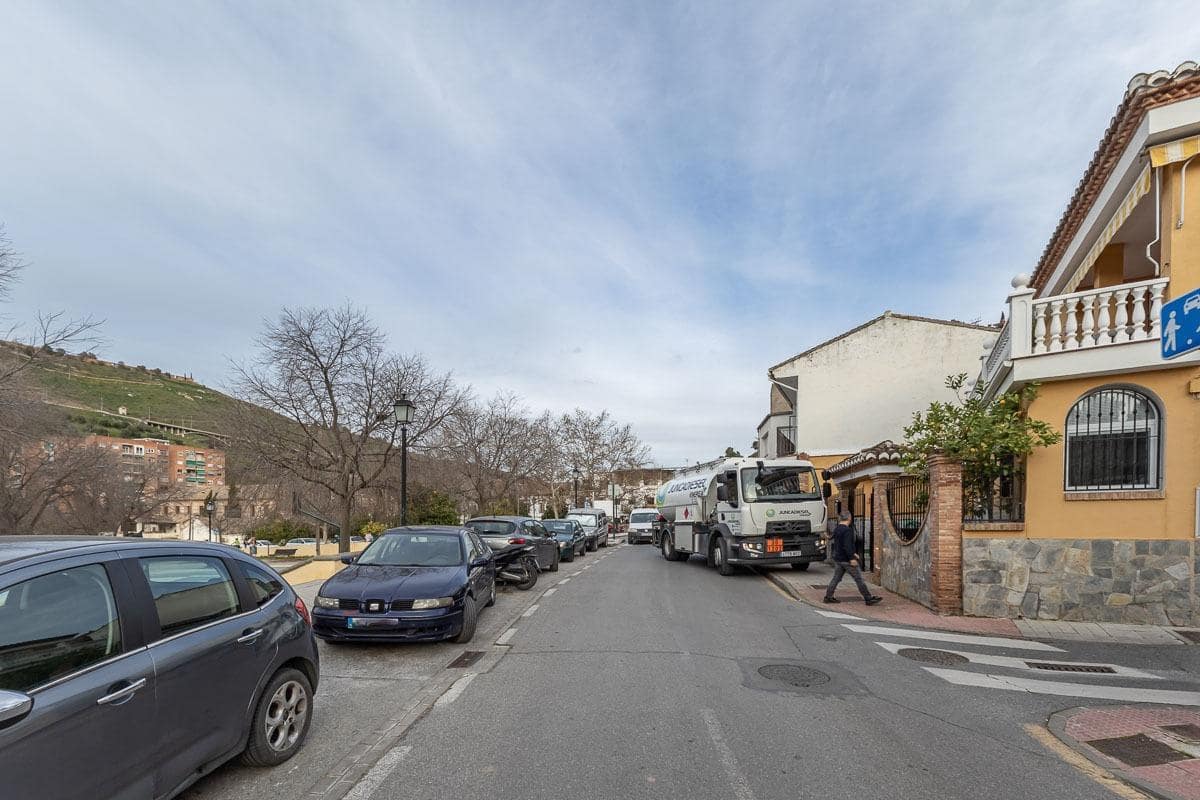 Casa de 4 habitaciones en Granada ciudad en venta con garaje - 580.000 € (Ref: 9890607)