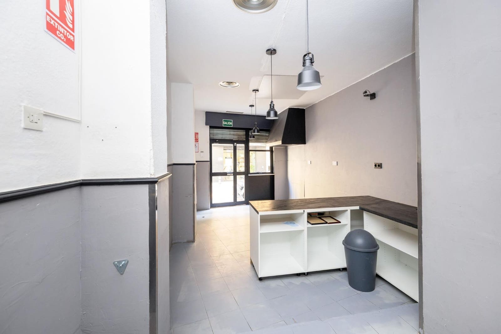 Comercial para venda em Granada cidade - 60 000 € (Ref: 9892579)