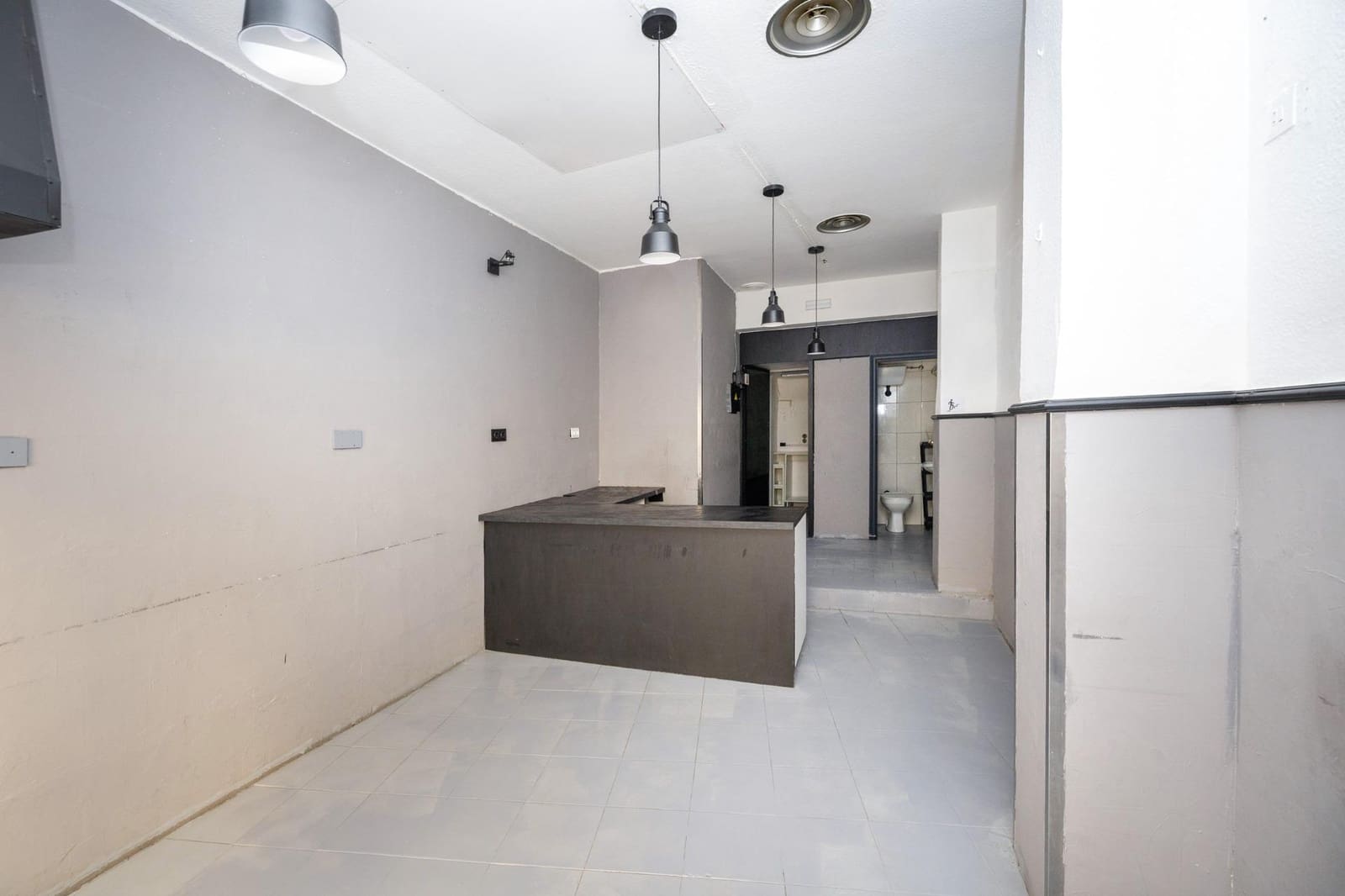 Comercial para venda em Granada cidade - 60 000 € (Ref: 9892579)