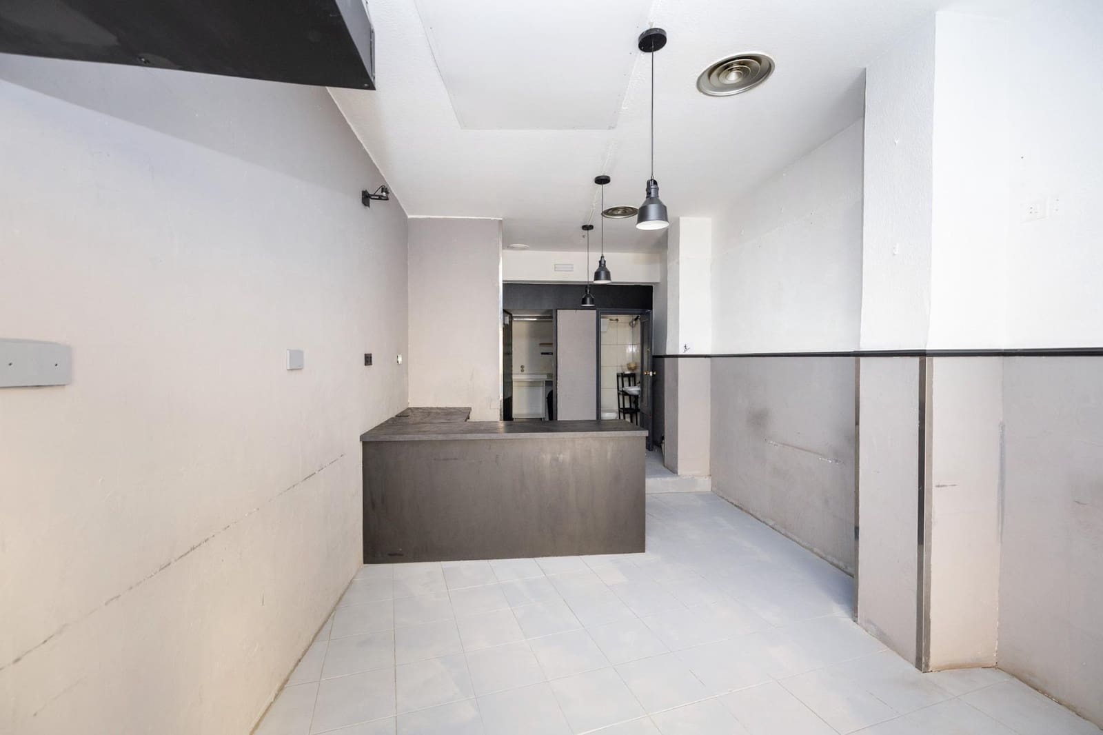 Comercial para venda em Granada cidade - 60 000 € (Ref: 9892579)