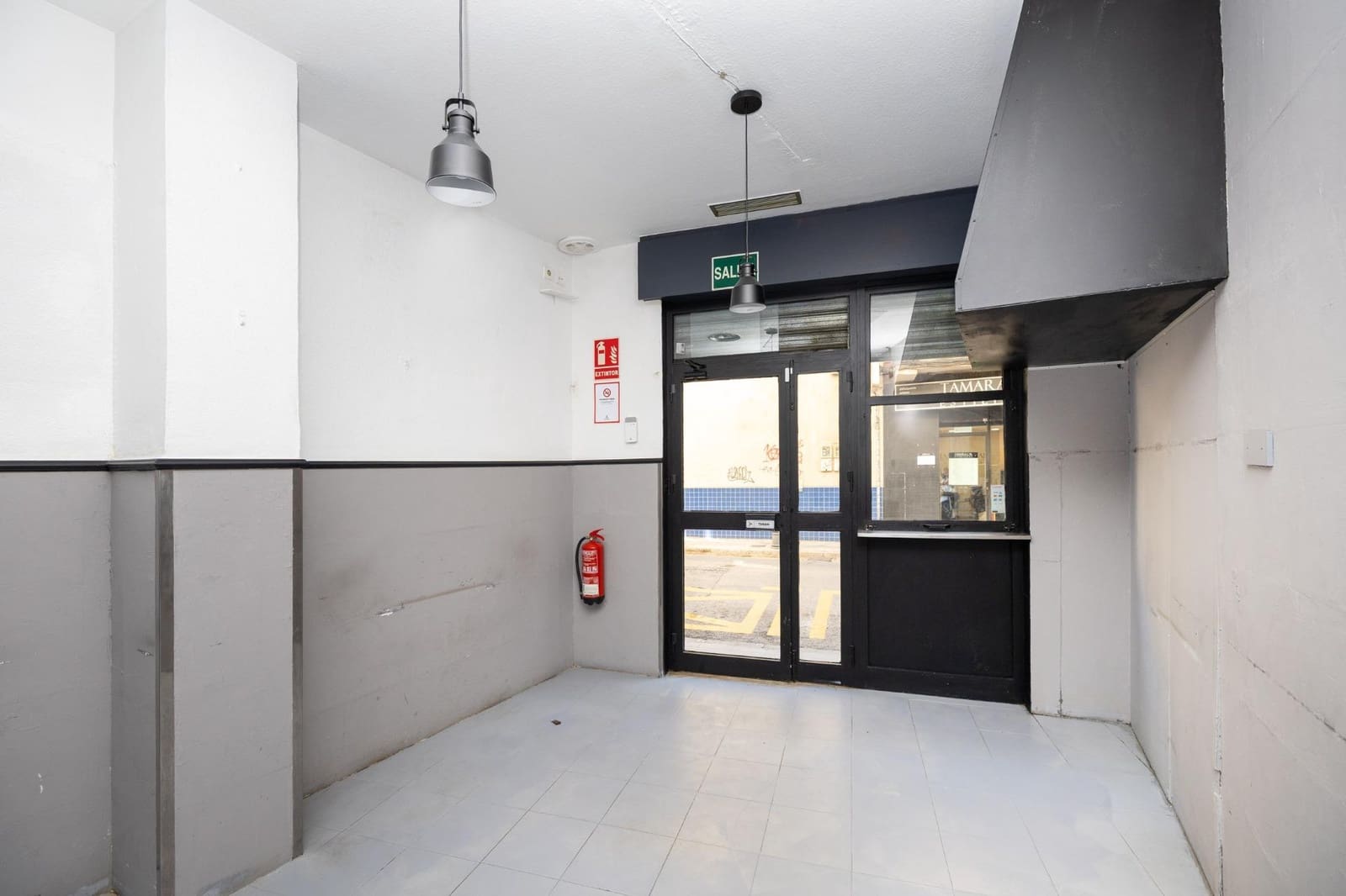 Comercial para venda em Granada cidade - 60 000 € (Ref: 9892579)