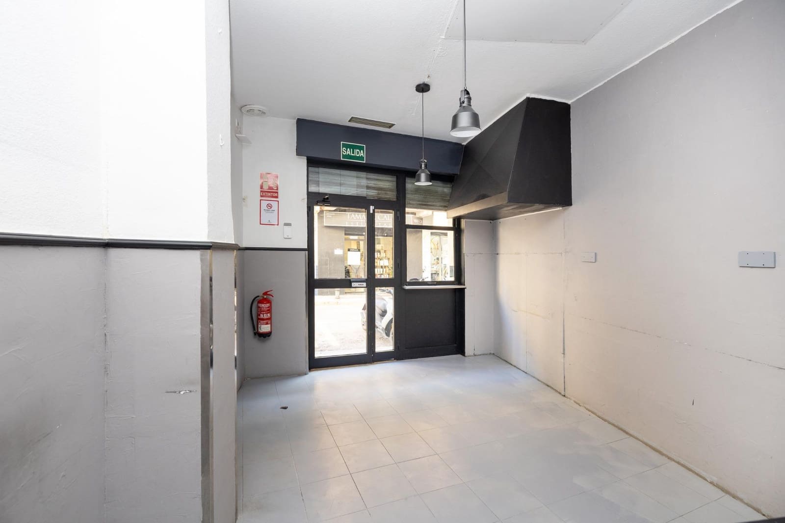 Comercial para venda em Granada cidade - 60 000 € (Ref: 9892579)