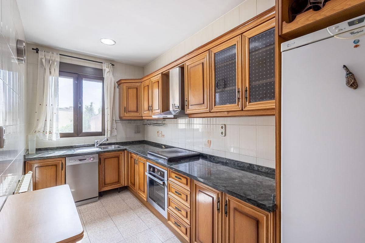 3 bedroom Villa for sale in Ogijares with pool garage - € 370,000 (Ref: 9892583)