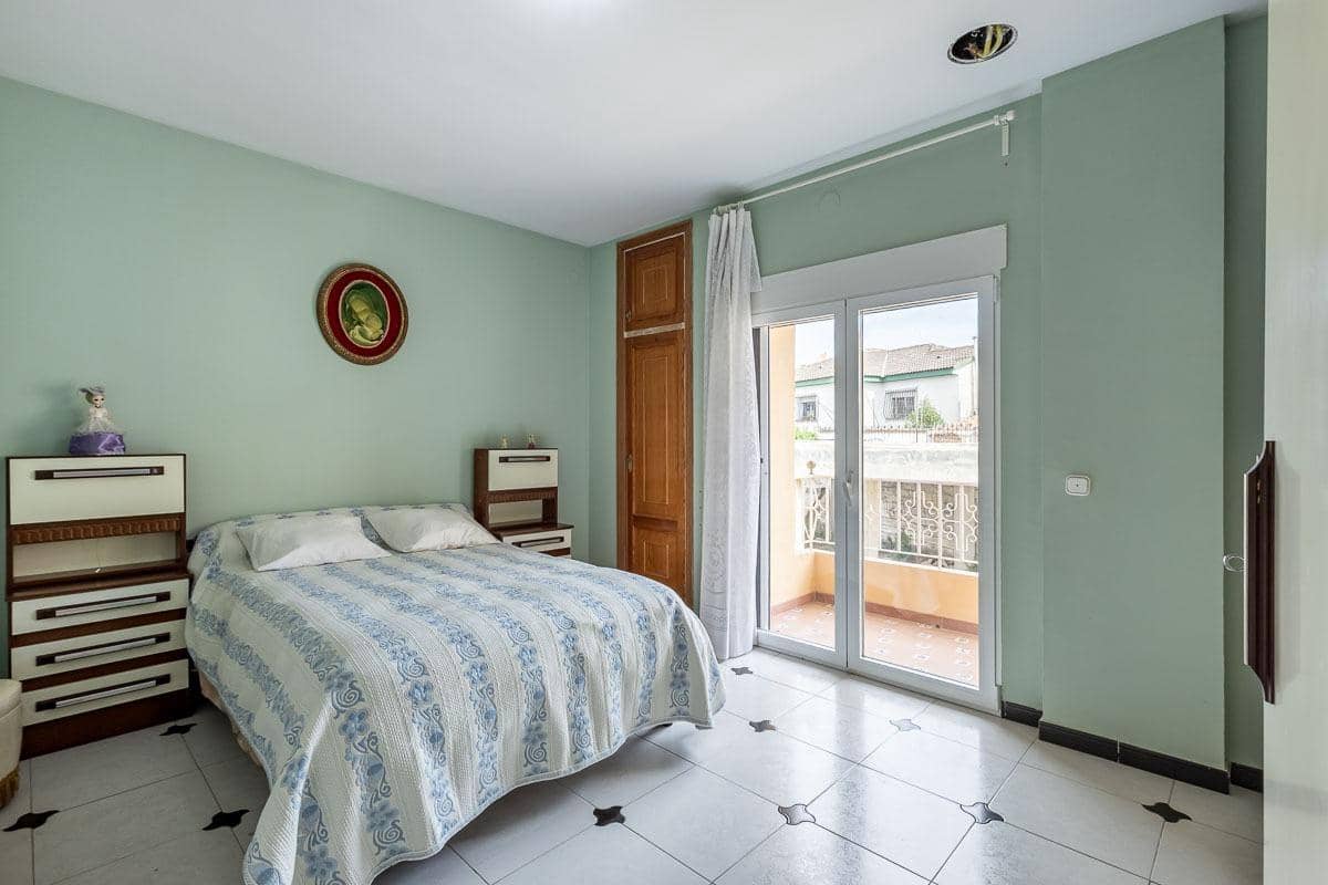 3 bedroom Villa for sale in Ogijares with pool garage - € 370,000 (Ref: 9892583)