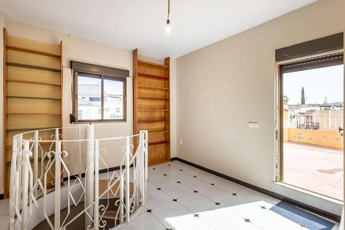 3 bedroom Villa for sale in Ogijares with pool garage - € 370,000 (Ref: 9892583)