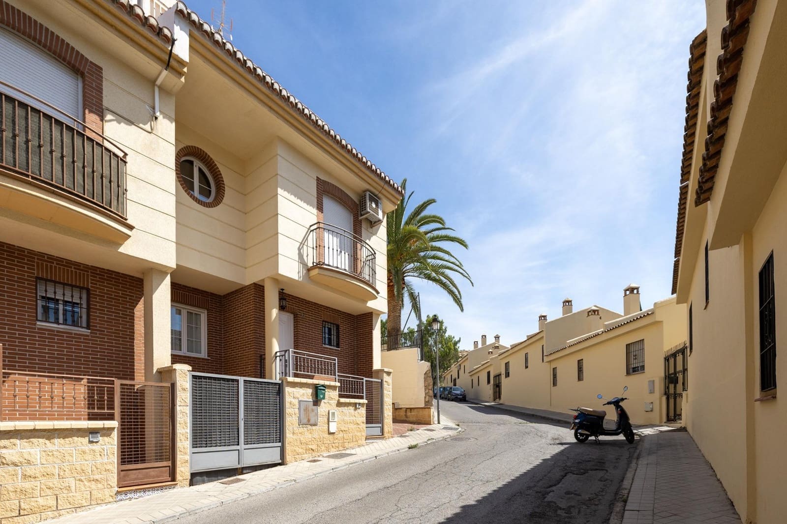 4 sypialnia Dom blizniak na sprzedaż w Cenes de la Vega z basenem garażem - 285 000 € (Ref: 9903837)