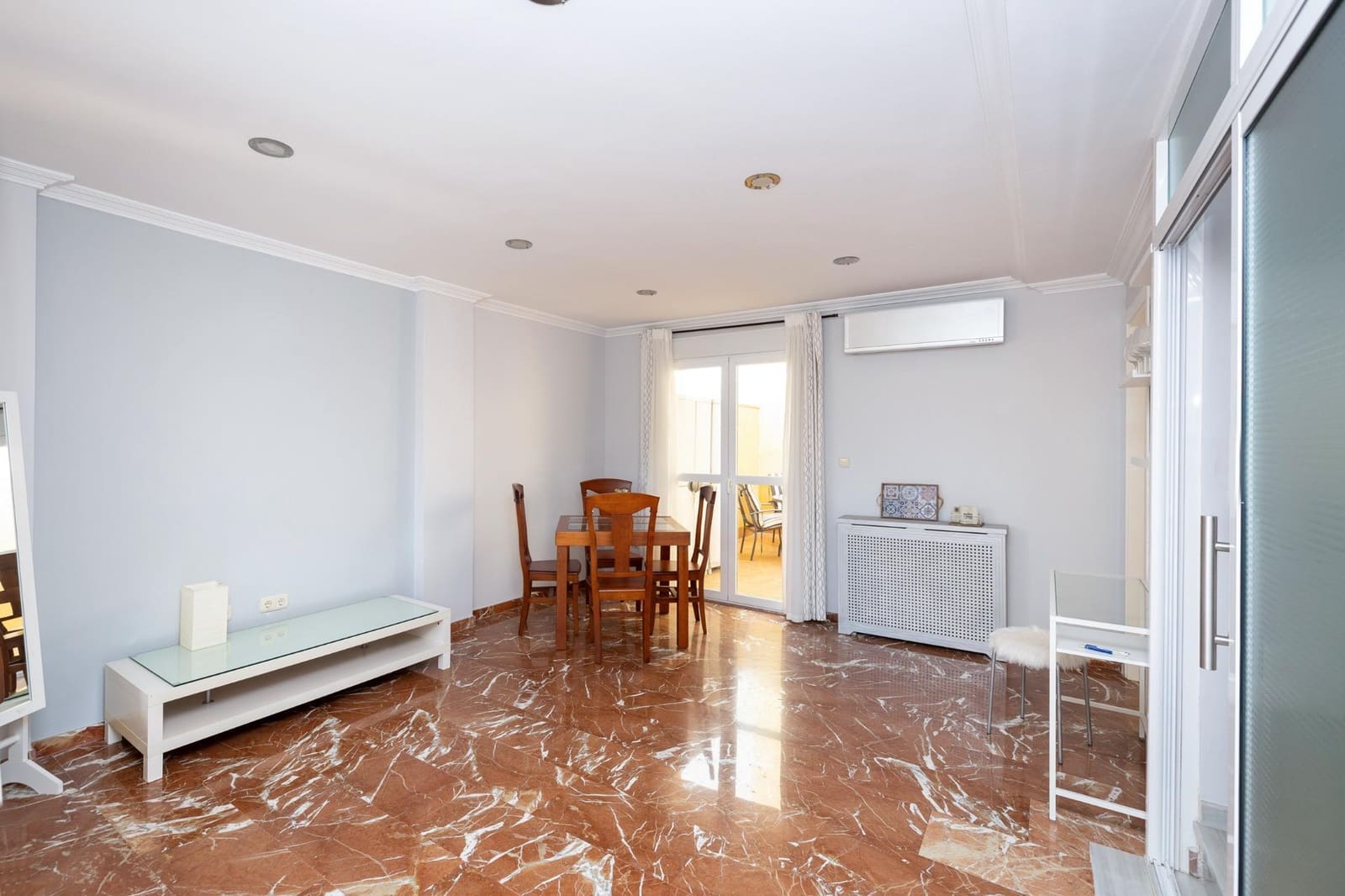 4 sypialnia Dom blizniak na sprzedaż w Cenes de la Vega z basenem garażem - 285 000 € (Ref: 9903837)