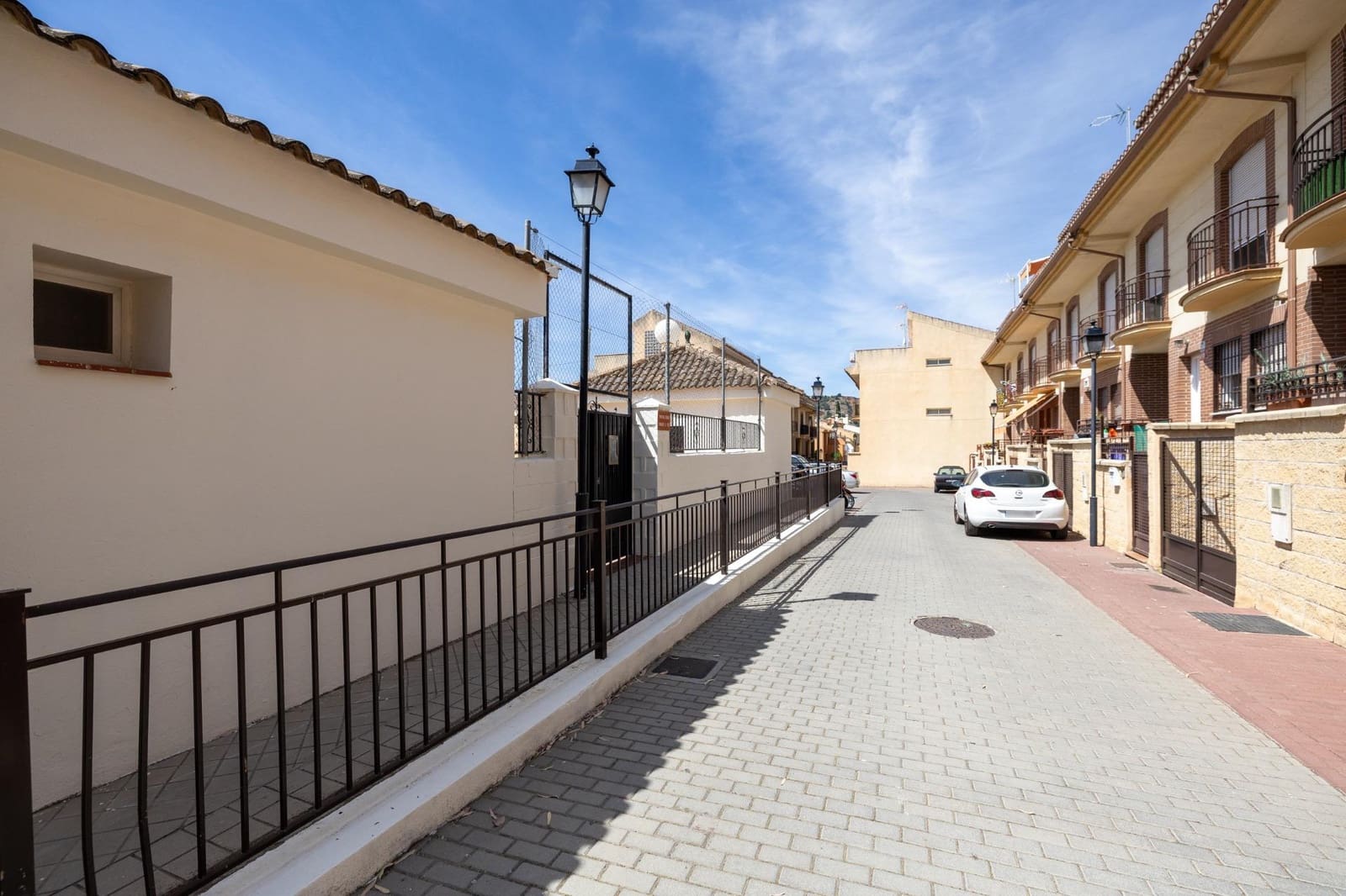 4 sypialnia Dom blizniak na sprzedaż w Cenes de la Vega z basenem garażem - 285 000 € (Ref: 9903837)