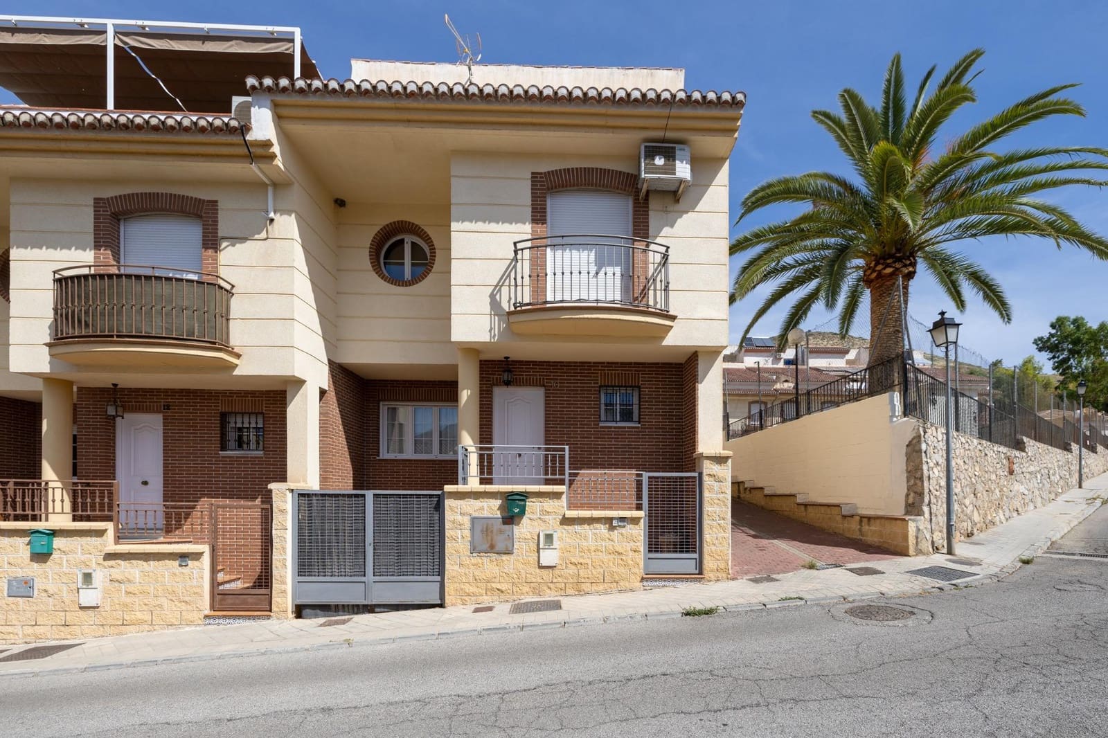 4 sypialnia Dom blizniak na sprzedaż w Cenes de la Vega z basenem garażem - 285 000 € (Ref: 9903837)