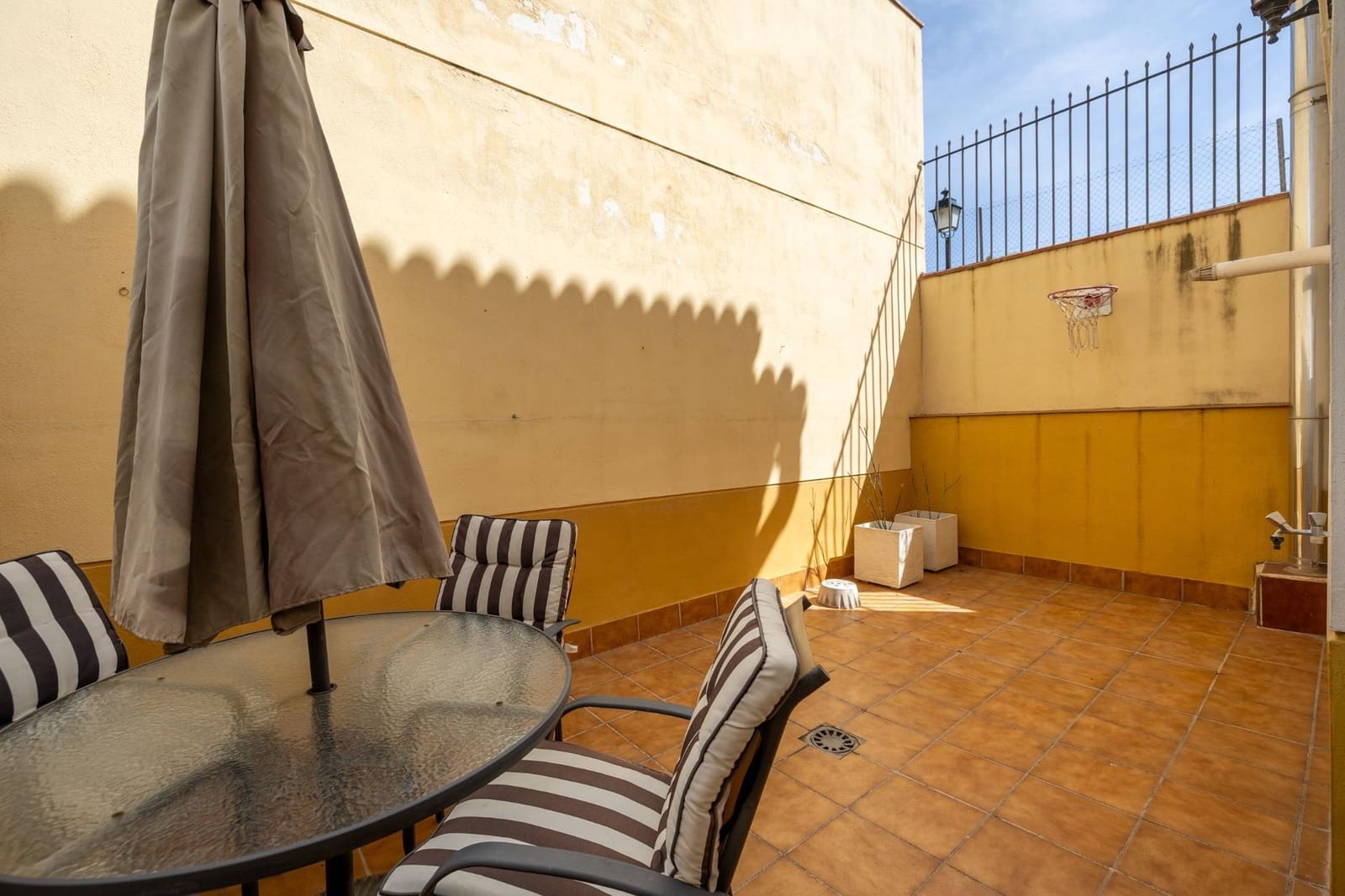 4 sypialnia Dom blizniak na sprzedaż w Cenes de la Vega z basenem garażem - 285 000 € (Ref: 9903837)