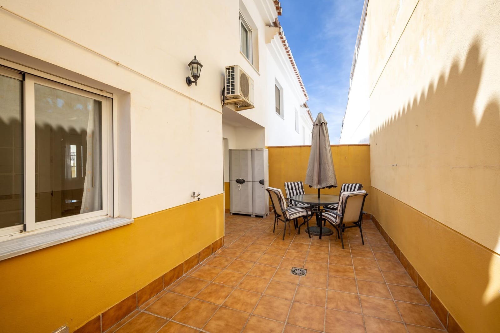 4 sypialnia Dom blizniak na sprzedaż w Cenes de la Vega z basenem garażem - 285 000 € (Ref: 9903837)