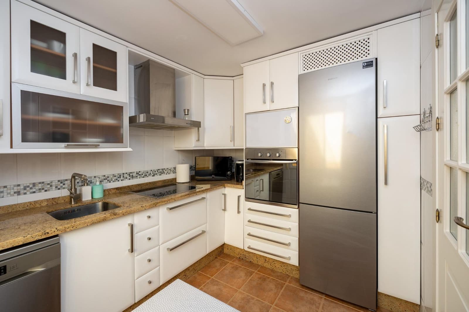 4 sypialnia Dom blizniak na sprzedaż w Cenes de la Vega z basenem garażem - 285 000 € (Ref: 9903837)