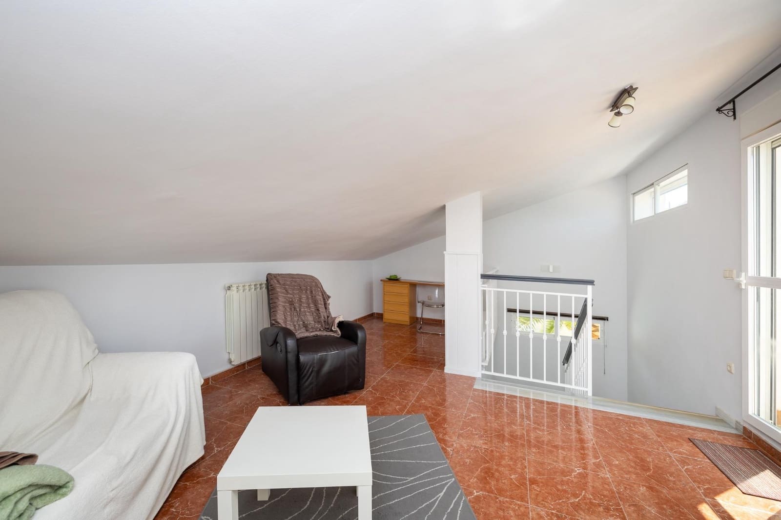4 sypialnia Dom blizniak na sprzedaż w Cenes de la Vega z basenem garażem - 285 000 € (Ref: 9903837)