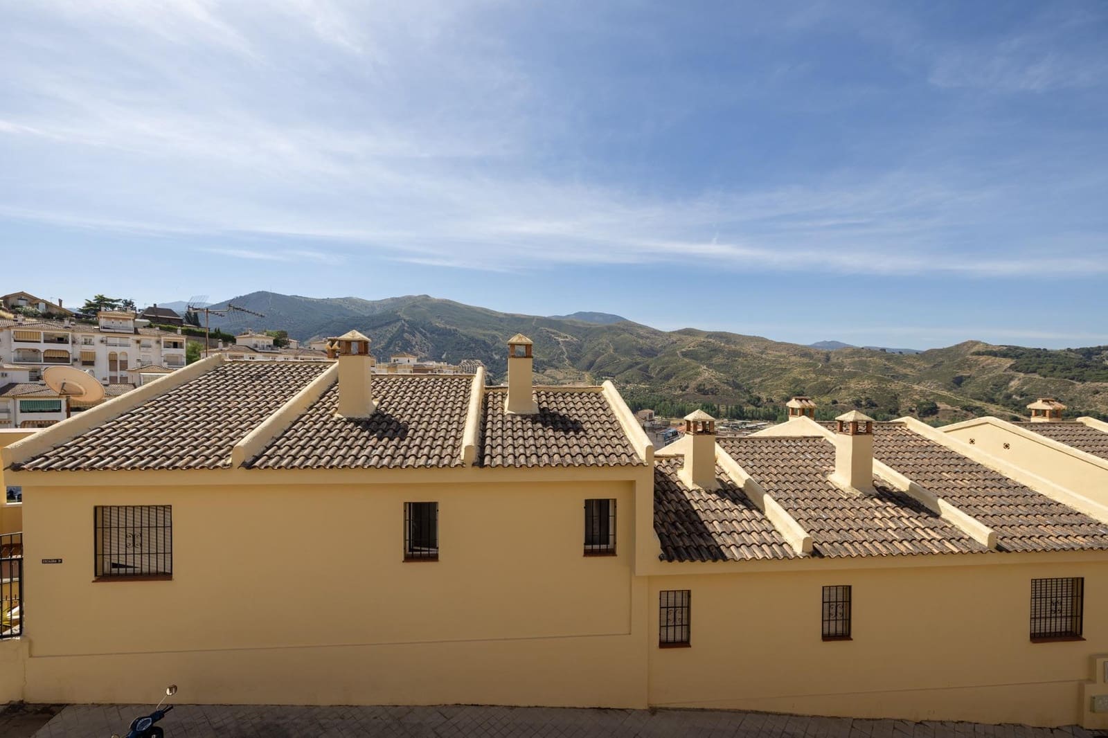 4 sypialnia Dom blizniak na sprzedaż w Cenes de la Vega z basenem garażem - 285 000 € (Ref: 9903837)