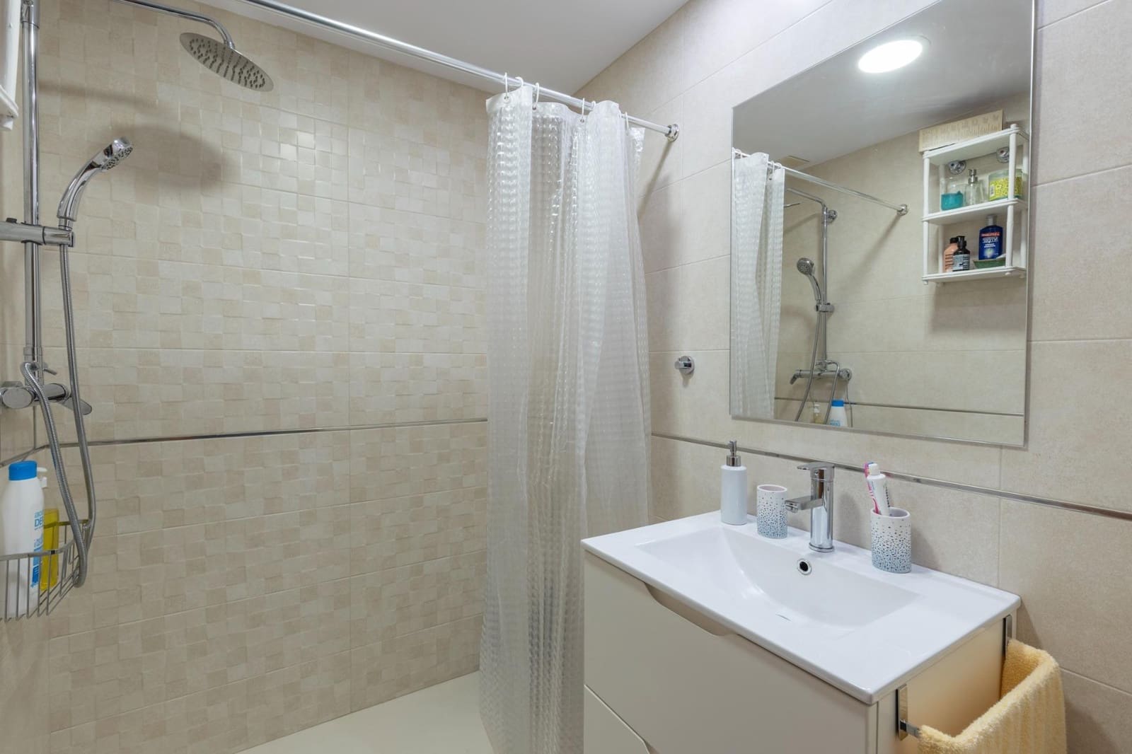Chalet de 3 habitaciones en La Zubia en venta con piscina garaje - 330.000 € (Ref: 9903840)