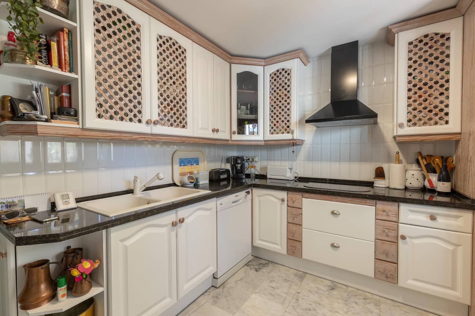 Chalet de 3 habitaciones en La Zubia en venta con piscina garaje - 330.000 € (Ref: 9903840)