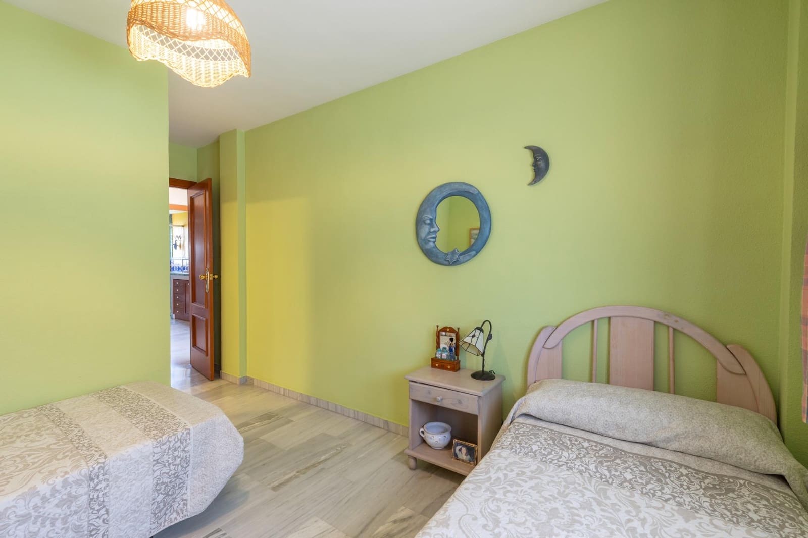 Chalet de 3 habitaciones en La Zubia en venta con piscina garaje - 330.000 € (Ref: 9903840)