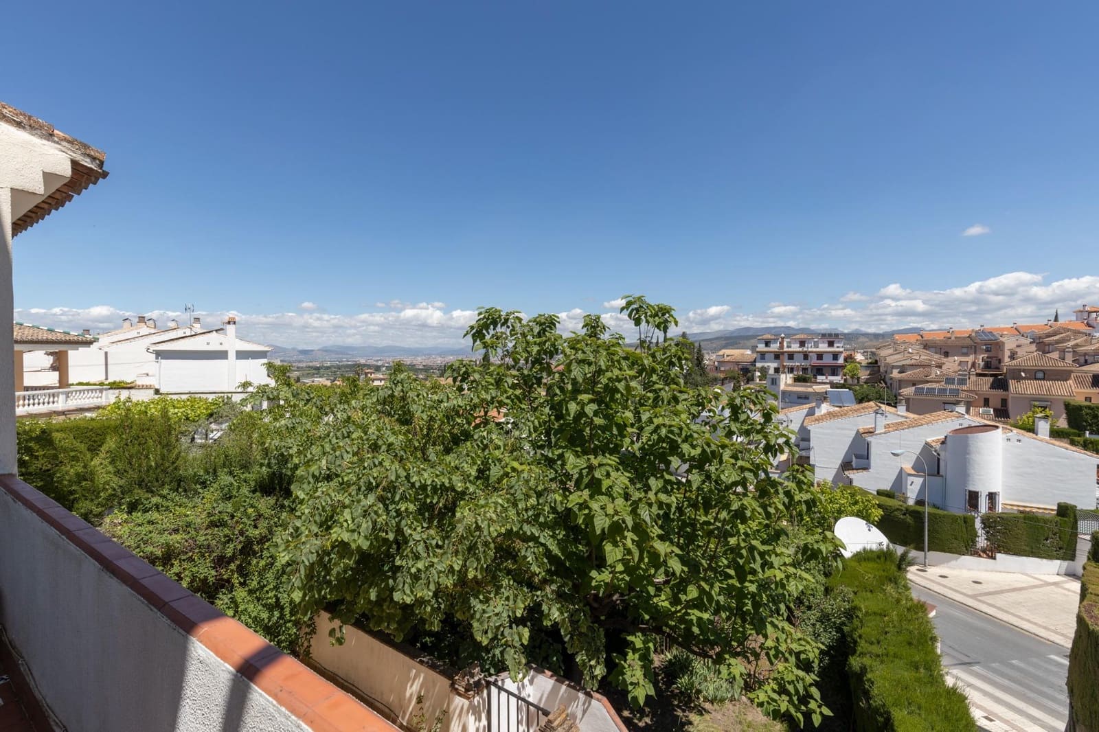 Chalet de 3 habitaciones en La Zubia en venta con piscina garaje - 330.000 € (Ref: 9903840)