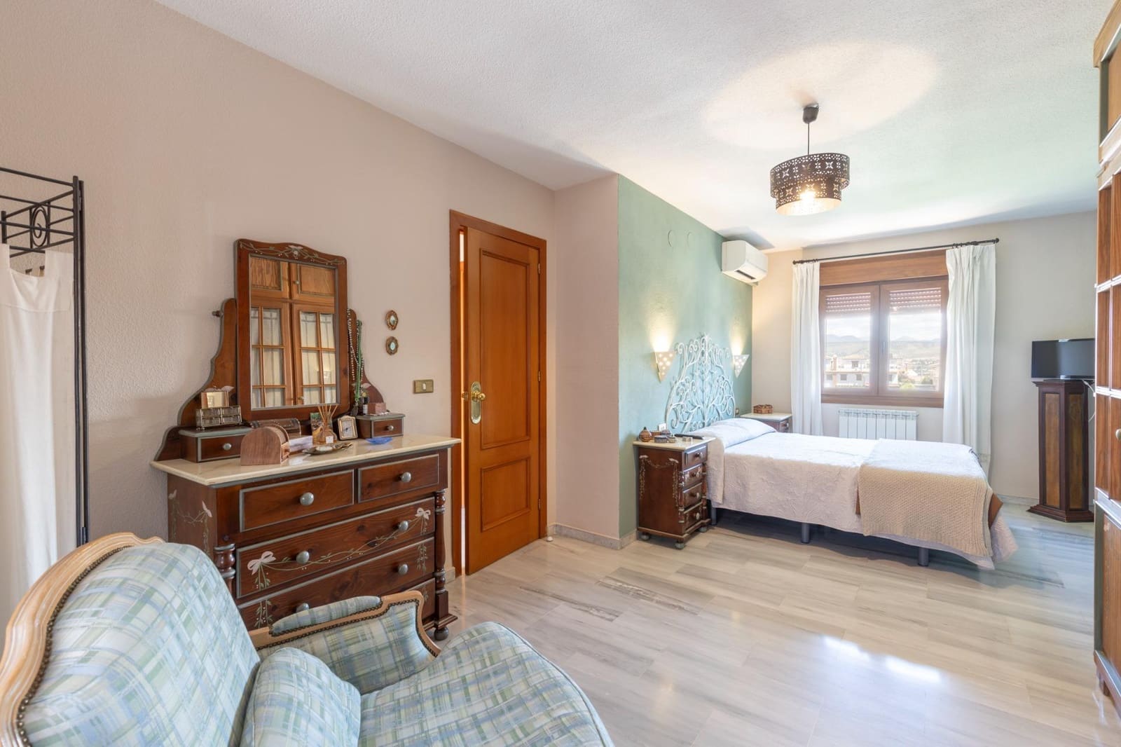 Chalet de 3 habitaciones en La Zubia en venta con piscina garaje - 330.000 € (Ref: 9903840)