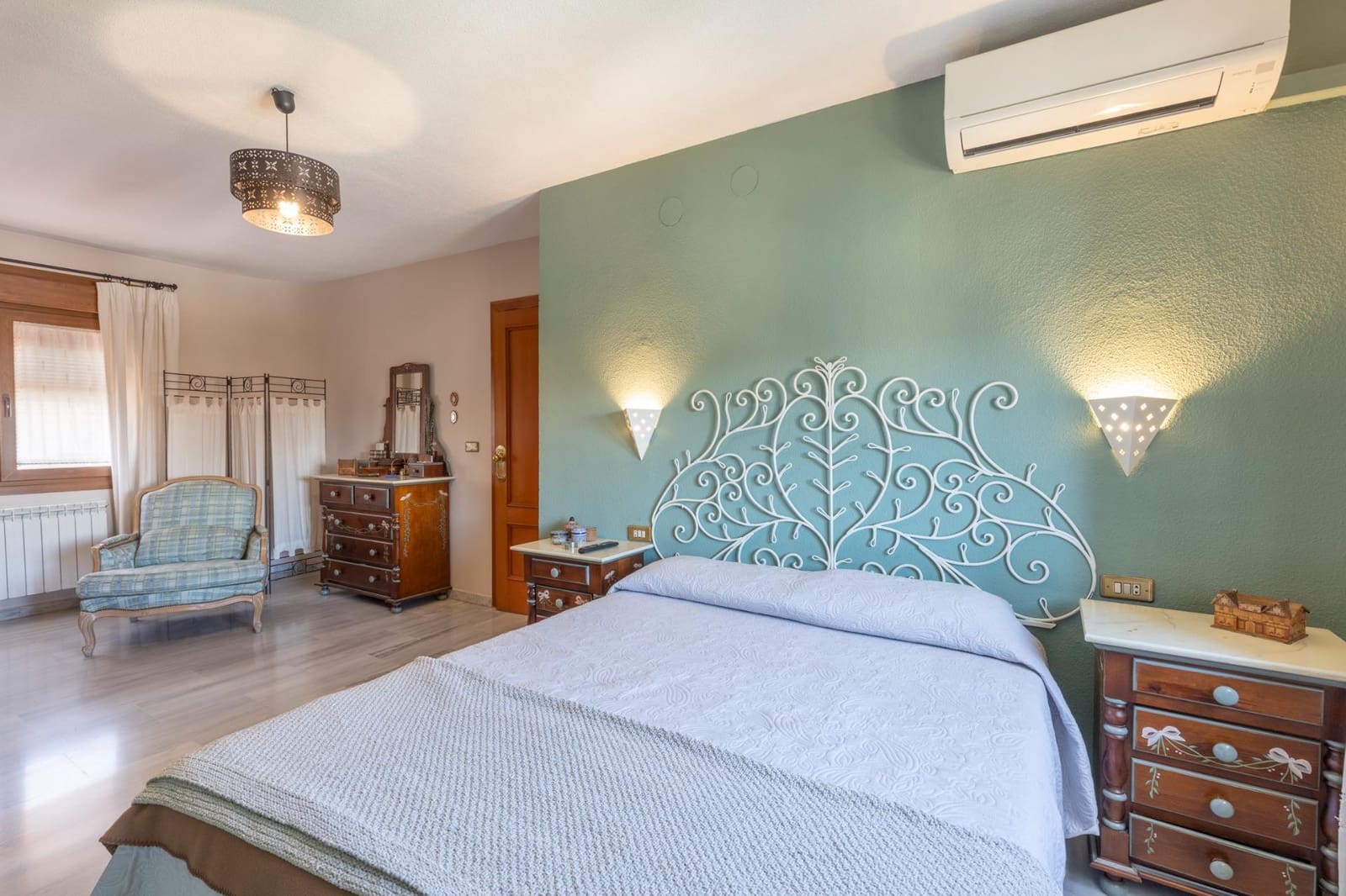 Chalet de 3 habitaciones en La Zubia en venta con piscina garaje - 330.000 € (Ref: 9903840)