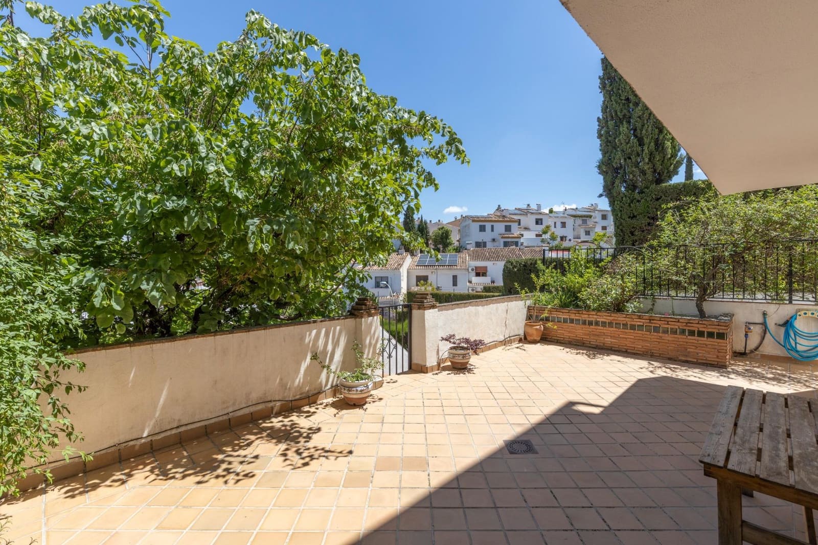 Chalet de 3 habitaciones en La Zubia en venta con piscina garaje - 330.000 € (Ref: 9903840)