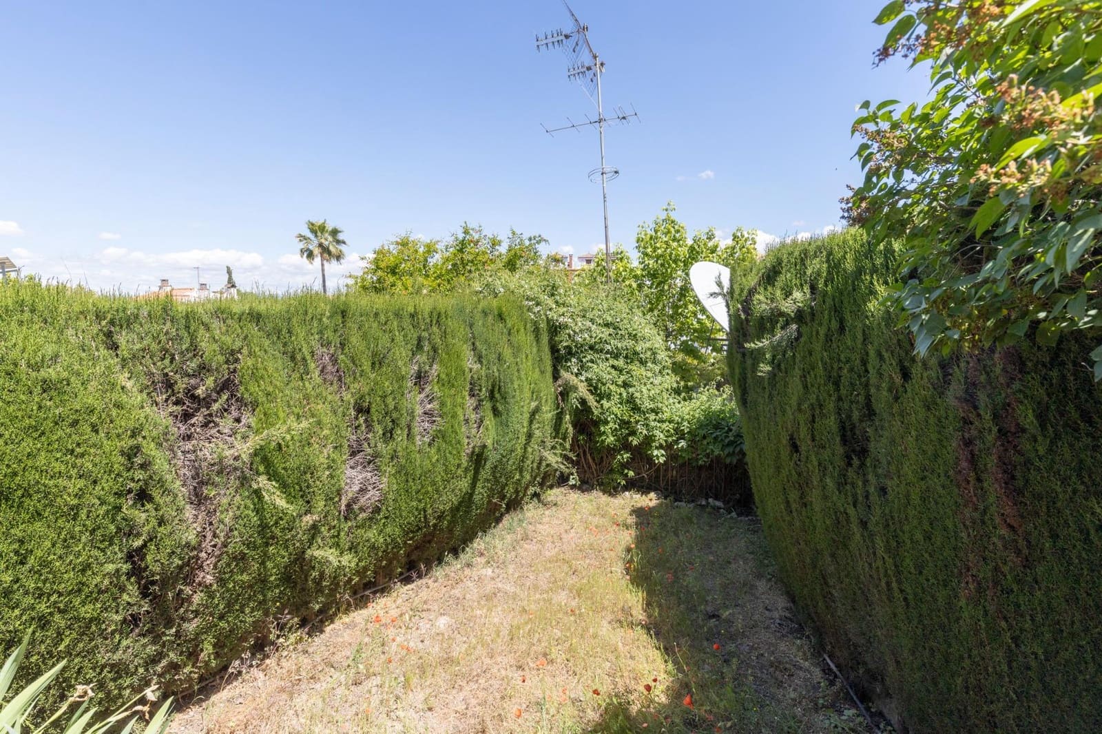 Chalet de 3 habitaciones en La Zubia en venta con piscina garaje - 330.000 € (Ref: 9903840)