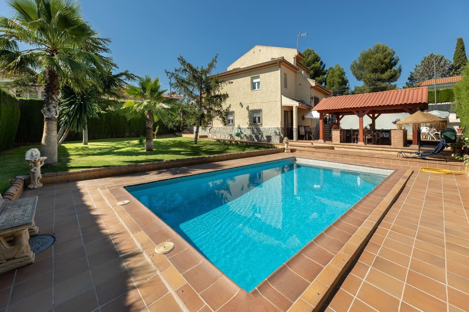 3 sypialnia Willa na sprzedaż w Otura z basenem garażem - 359 000 € (Ref: 9908253)