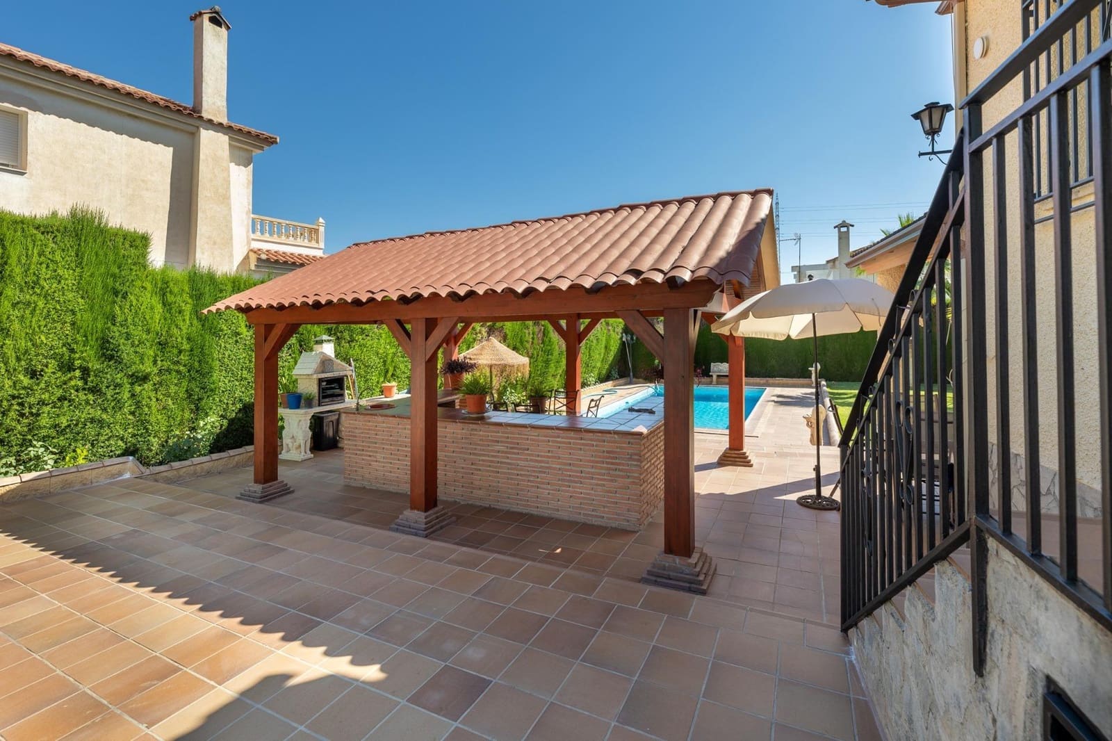 3 sypialnia Willa na sprzedaż w Otura z basenem garażem - 359 000 € (Ref: 9908253)