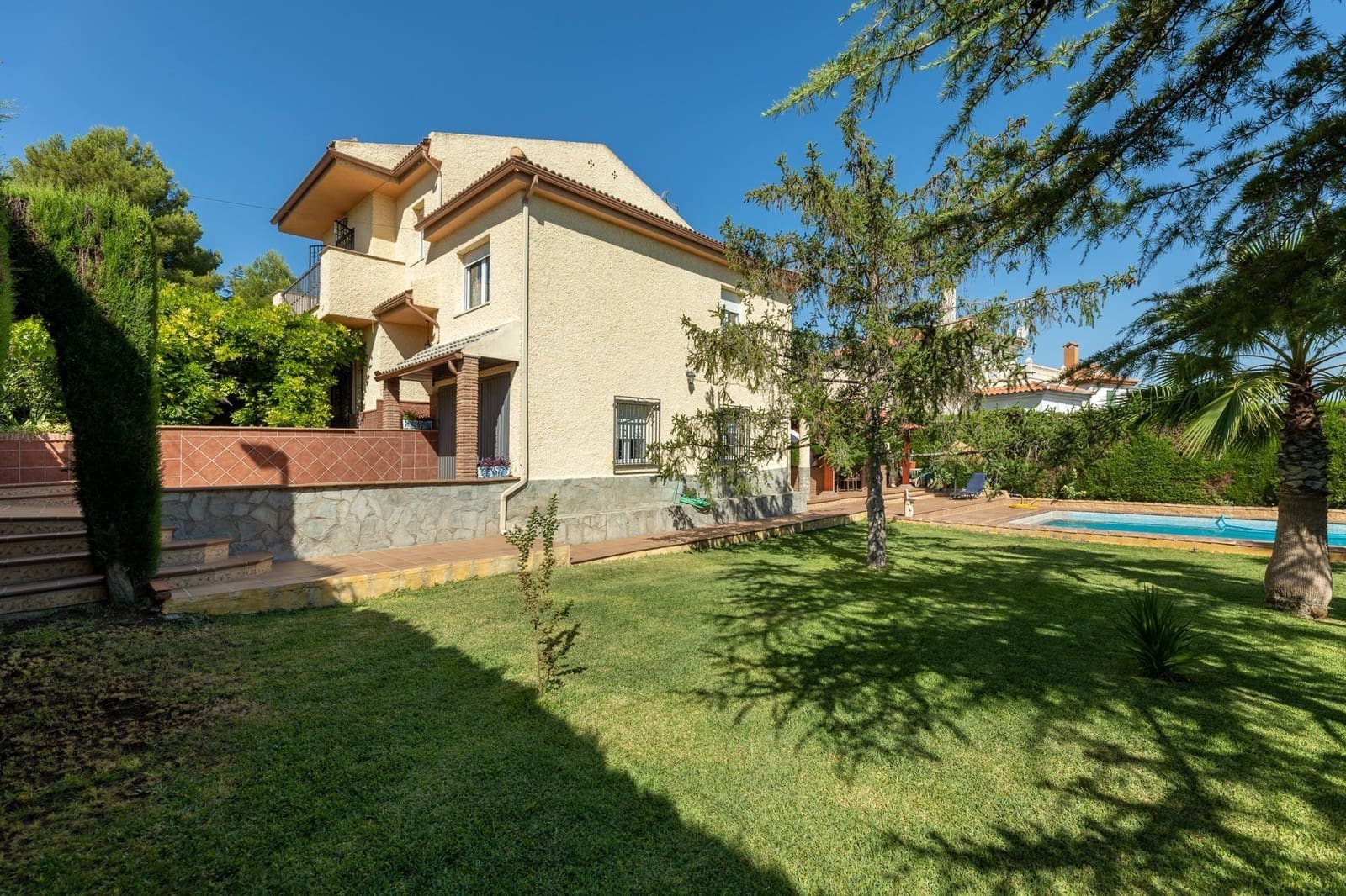 3 sypialnia Willa na sprzedaż w Otura z basenem garażem - 359 000 € (Ref: 9908253)