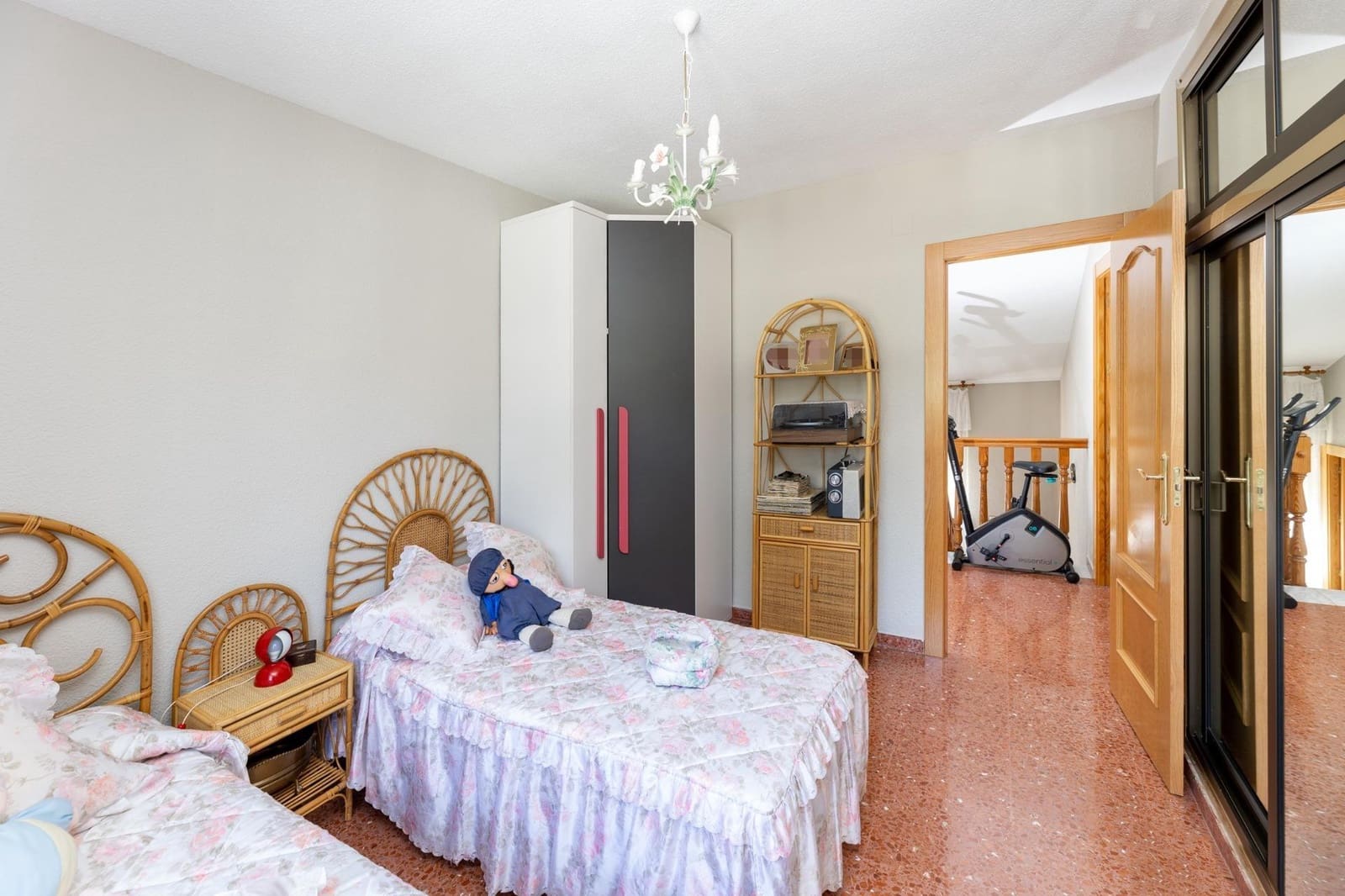 3 sypialnia Willa na sprzedaż w Otura z basenem garażem - 359 000 € (Ref: 9908253)