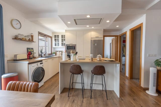 2 Zimmer Penthouse zu verkaufen in La Zubia mit Garage - 265.000 € (Ref: 9908255)